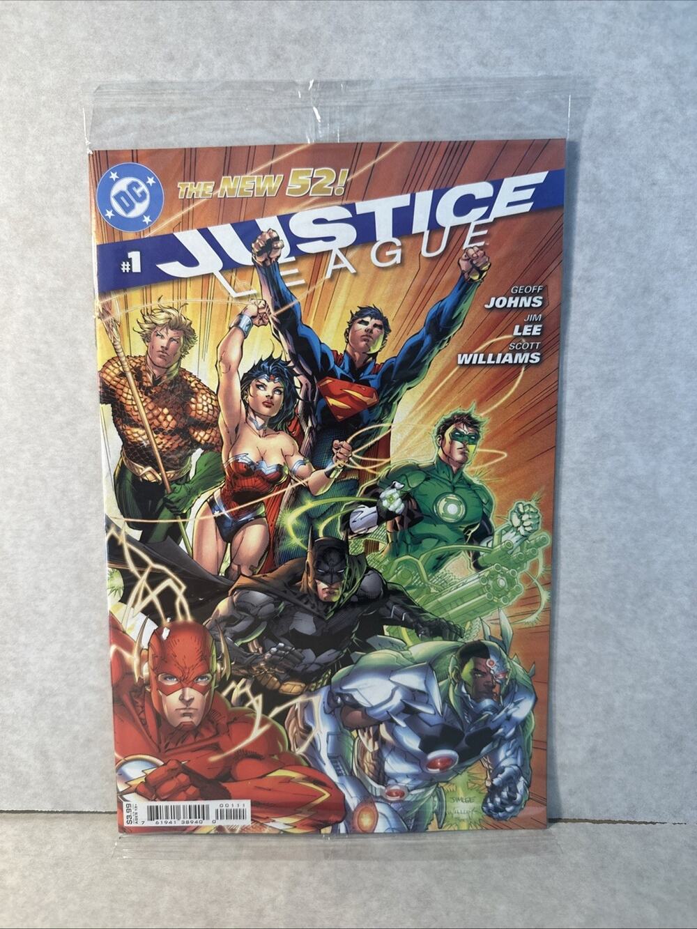 Justice League #1 DC Comics 2011 NEW M13